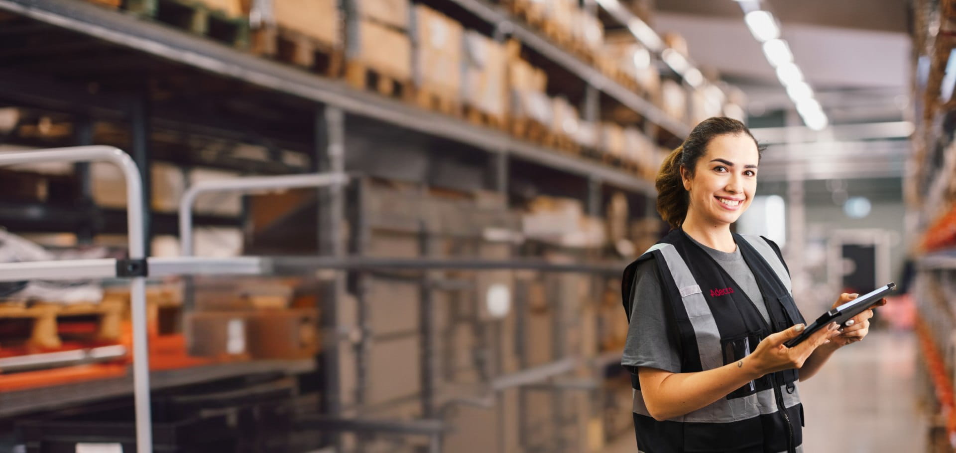 Adecco Logistik Mitarbeiterin
